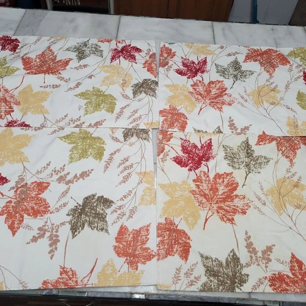 Food Network Thanksgiving Autumn Maple Leaves Place Mats Set of 4